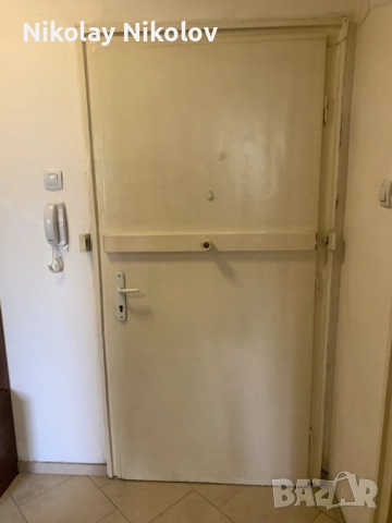 Масивна входна врата