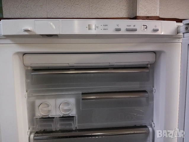 XXL огромен вертикален фризер с ледогенератор Сименс Siemens Made in Germany 2 години Гаранция!, снимка 4 - Фризери - 53363599