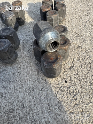 Гайки за джанти, снимка 2 - Части - 52132939