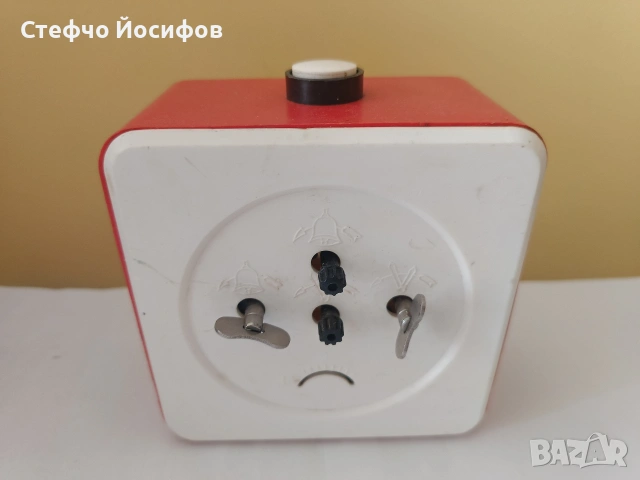 Будилник Янтар, снимка 2 - Антикварни и старинни предмети - 53822094