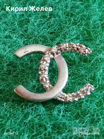 Красива сребърна висулка с логото на Chanel инкрустирани кристали стил и елегантност 27712