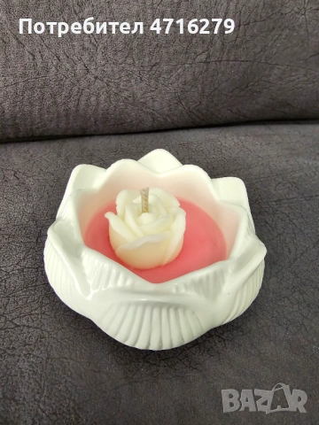 Букети с цветя от соев восък и ароматни свещи в керамични кашпи, снимка 4 - Декорация за дома - 53343442