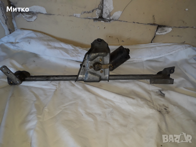 Моторче с рамена за чистачките за Фолксваген Голф 3 Volkswagen , снимка 2 - Части - 36182900