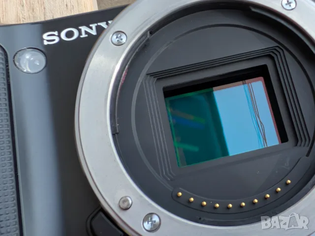 Sony Alpha NEX-3 14.2 MP APS-C – с оригинална батерия, зарядно и калъф