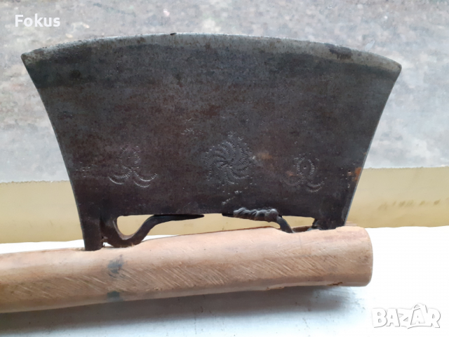 Стара кована брадва секира сатър, снимка 3 - Антикварни и старинни предмети - 36218058