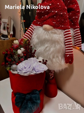 Празничен букет със сатенени ръчно изработени рози