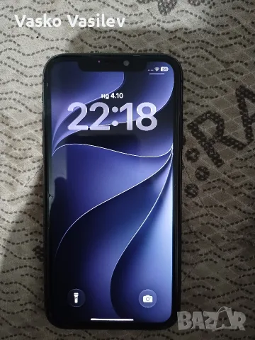 продавам айфон 11 128гб