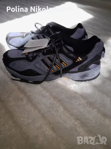 маратонки на  Adidas 