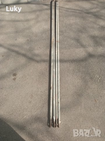 Продавам 4 бр.метални пръчки от(за) скеле.Обявената цена е за всичките.