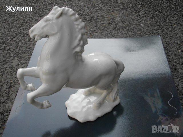 СТАР ПОРЦЕЛАН БЯЛ КОН, снимка 3 - Антикварни и старинни предмети - 39200028