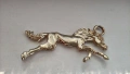 Голяма висулка "Галопиращ кон" от златист метал, снимка 6