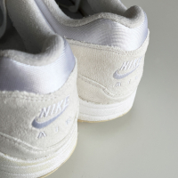 Обувки Nike Air Max 1 - Triple White 43, снимка 12 - Маратонки - 44687236