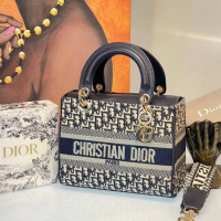 Дамска чанта на Christian Dior, снимка 5 - Чанти - 44658500