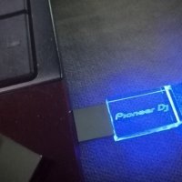 ТОП Светеща УСБ USB flash флаш памет стъкло с вграден надпис Pioneer DJ 32GB кола автомобил джип дом, снимка 3 - Аксесоари и консумативи - 35734812