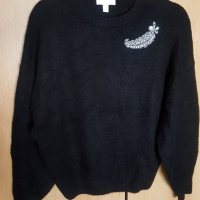 НАМАЛЕН - H&M нов черен пуловер с брошка, снимка 2 - Блузи с дълъг ръкав и пуловери - 40567352