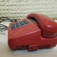 Телефон със слушалка и копчета, снимка 3 - Стационарни телефони и факсове - 40531317