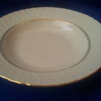 Порцеланови чинии на Изида, 8 бр за супа и 8 бр за основно, златни кантове, снимка 4 - Чинии - 41459623