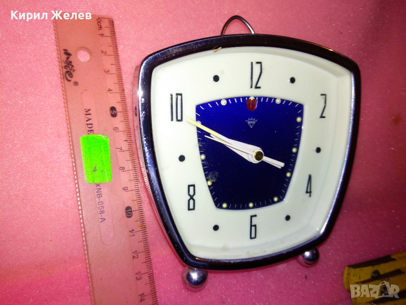 Стар КОЛЕКЦИОНЕРСКИ КИТАЙСКИ ВИНТИДЖ МОДЕЛ МЕХАНИЧЕН БУДИЛНИК НАСТОЛЕН ЧАСОВНИК 43499, снимка 1