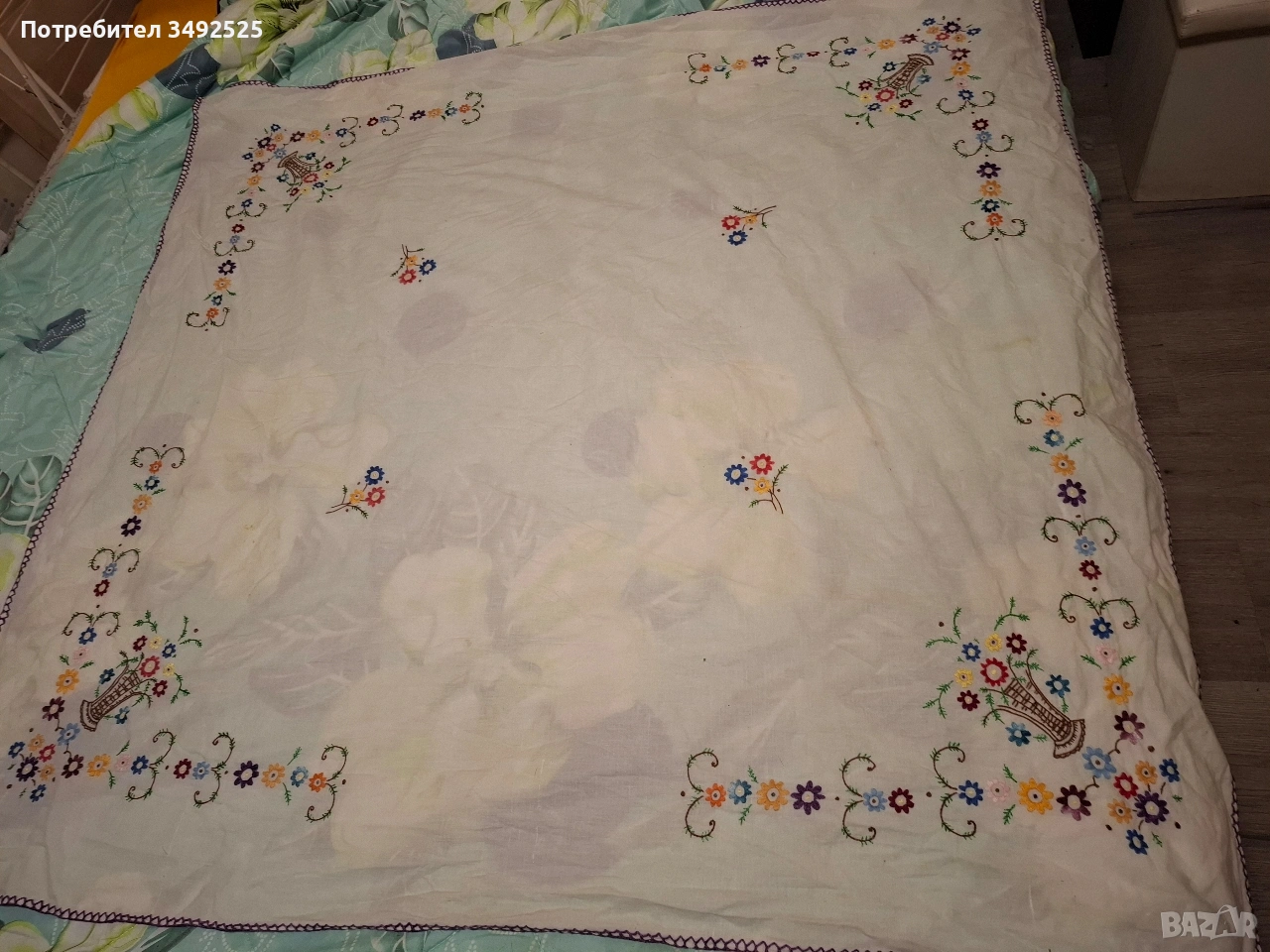 Стара бродирана покривка , снимка 1