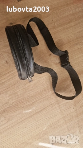 Adidas кожена оригинална кръгла чанта, снимка 5 - Чанти - 52417181