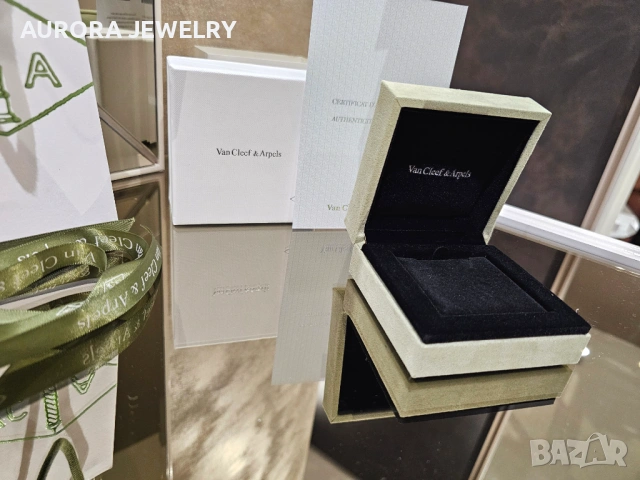 Van Cleef & Arpels VCA Пълен Комплект Кутия и Сертификат за Колие, снимка 4 - Колиета, медальони, синджири - 53239372