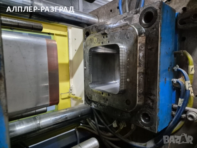 Работеща линия за пластмасови кутии за сирене - Krauss Maffei!!!, снимка 5 - Друго търговско оборудване - 51580978