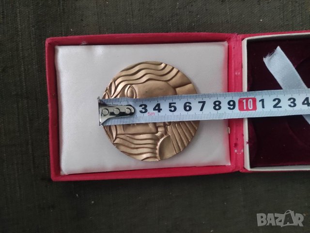 Продавам спортен плакет За олимпийска заслуга   , снимка 5 - Други ценни предмети - 36759096