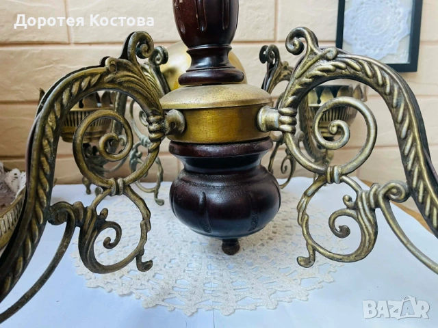 Красив месингов полилей от Англия с дърво за 4 крушки, снимка 2 - Антикварни и старинни предмети - 53821284