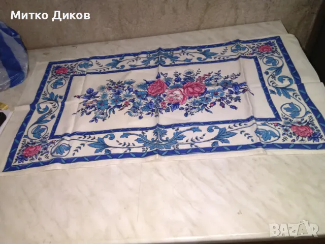 Синя покривка рози 76х30см нова