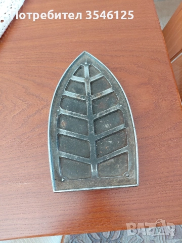 Метална поставка за ютия