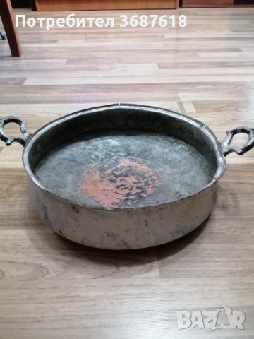 Стар метален съд 