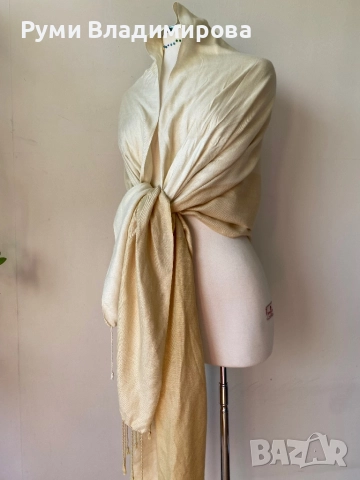 Бежов/ кремав, екрю шал Hucke, снимка 2 - Шалове - 52246301