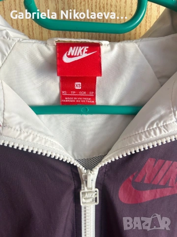 Дамско яке ветровка Nike, снимка 2 - Якета - 53768874