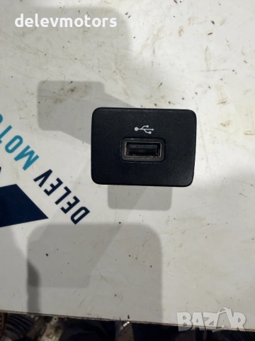 280231389R USB порт от Dacia Duster 1.0 Tce 100 HMMT, 6 ск., двигател H4D480, 2023 г., 4000 км.