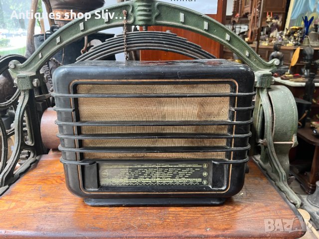 Стар радиоапарат с бакелитна кутия от "Rhythmus" Тесла №4160, снимка 1 - Антикварни и старинни предмети - 41225681