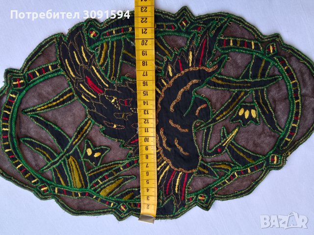 Стара покривка ръчна бродерия златна сьрма , снимка 5 - Антикварни и старинни предмети - 41039640