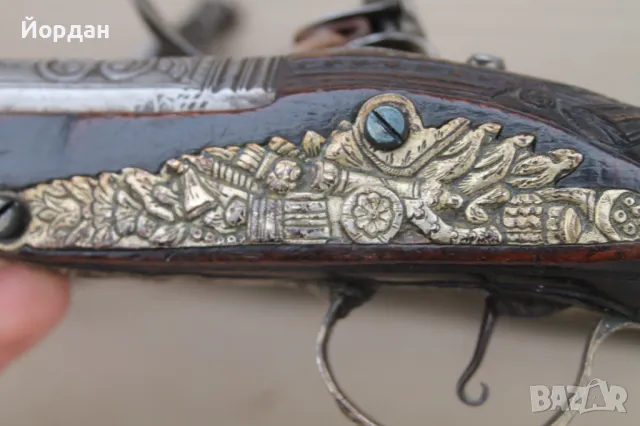 Чифт кремъчни пистолети със сребърен обков и набивка, снимка 13 - Колекции - 49496955