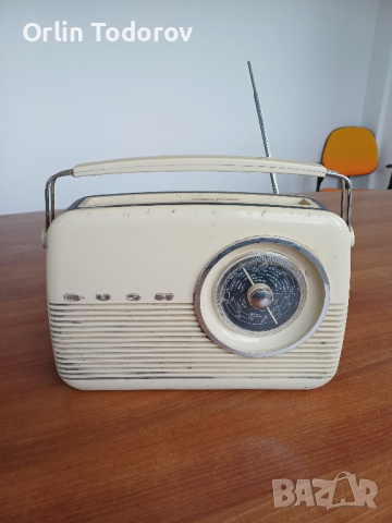 продавам уникален радио апарат BUSH