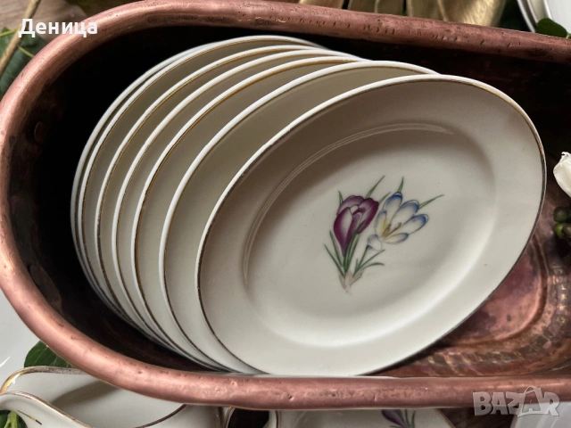 Усмихващи минзухарчета💜 Слонова кост, ръчно рисувани минзухари, златен кант ⚜️ КPM u втора маркиров, снимка 9 - Сервизи - 53408874