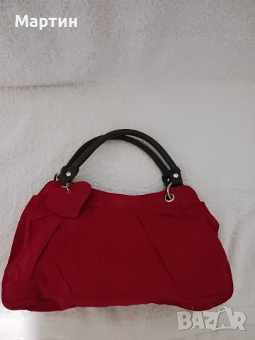 Червена чанта