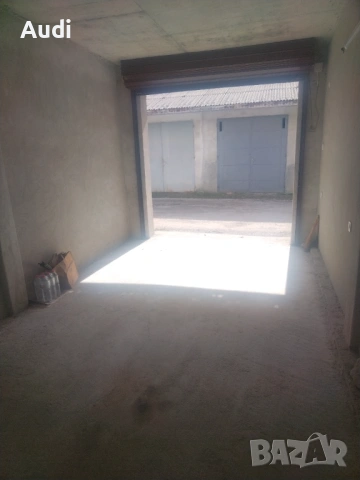 Собственик дава под наем тухлен масивем гараж с ток 25кв.м. Осветление с 4 броя LED пури.  В. Търнов, снимка 7 - Гаражи и паркоместа - 53232984