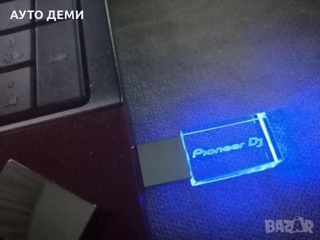 ТОП Светеща УСБ USB flash флаш памет стъкло с вграден надпис Pioneer DJ 32GB кола автомобил джип дом, снимка 3 - Аксесоари и консумативи - 35734812