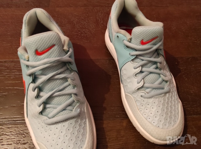 Оригинални тенис маратонки Nike Air Zoom Resistance 37,5, снимка 5 - Маратонки - 52976408