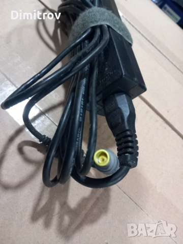 Зарядно за лаптоп Lenovo, снимка 3 - Кабели и адаптери - 52922102