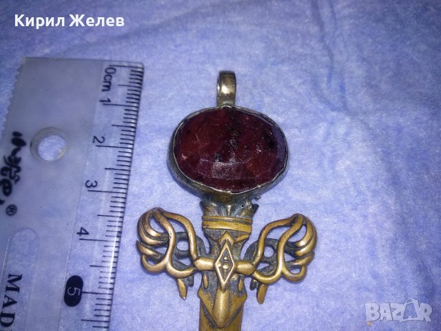 ГОЛЯМ БРОНЗОВ НЕО БАРОК ВИНТИДЖ АРТ ПЕНДАНТ МЕЧ с ПЕЧАТ 925 и ЮВЕЛИРНО ФАСЕТИРАН ЧЕРВЕН КАМЪК 34435, снимка 10 - Антикварни и старинни предмети - 39677167