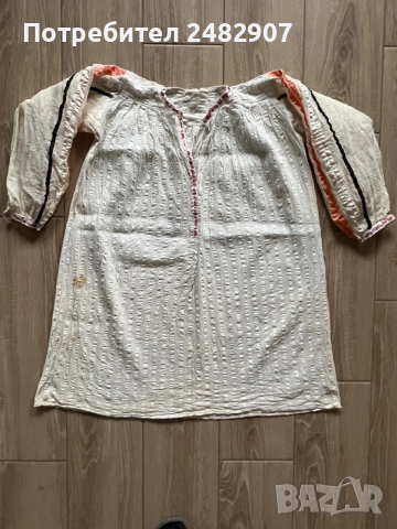 Стара дамска риза - част от народна носия