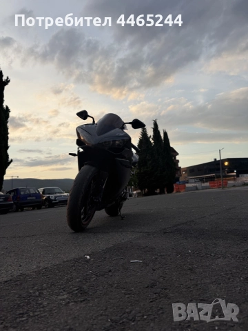 ПРОДАВА СЕ - Yamaha R1, снимка 3 - Мотоциклети и мототехника - 55946073