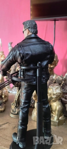 Премиум Екшън фигура на Арнолд Terminator800,30 см, снимка 2 - Колекции - 53680958