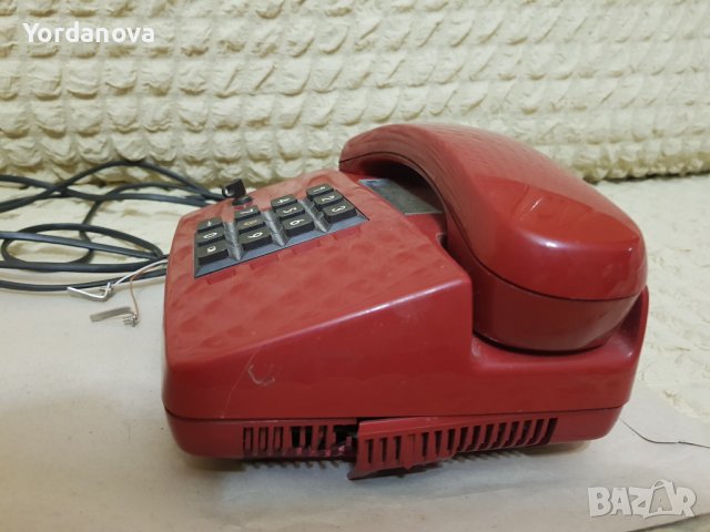 Телефон със слушалка и копчета, снимка 3 - Стационарни телефони и факсове - 40531317