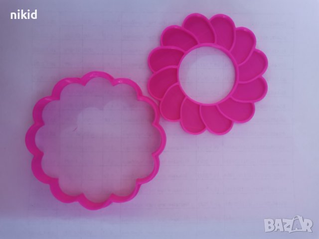 Цвете с дупка линцер пластмасов резец форма тесто фондан сладки, снимка 3 - Форми - 41947579